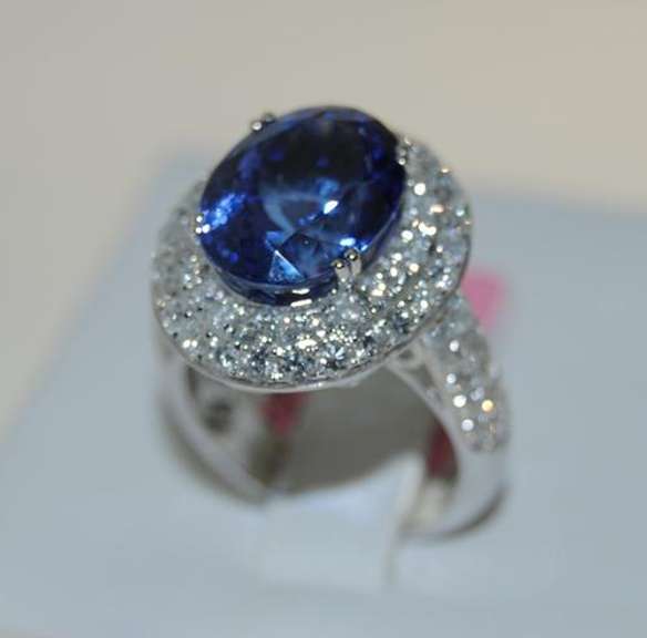 18kt White Gold Tanzanite & Diamond Ring