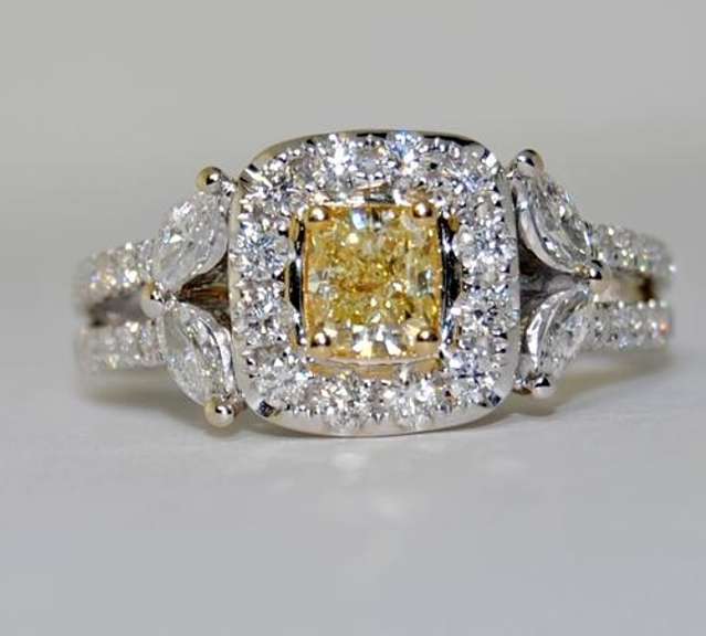 18kt White Gold Diamond Ring