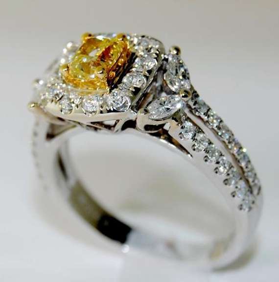 18kt White Gold Diamond Ring