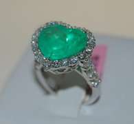18kt White Gold Emerald & Diamond Cocktail Ring