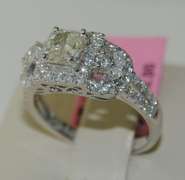 Romantic 18kt Diamond Ring