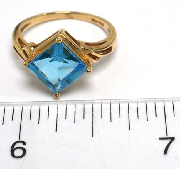 Eye-Catching Blue Topaz Ring in 14KT Yellow Gold