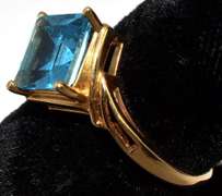 Eye-Catching Blue Topaz Ring in 14KT Yellow Gold