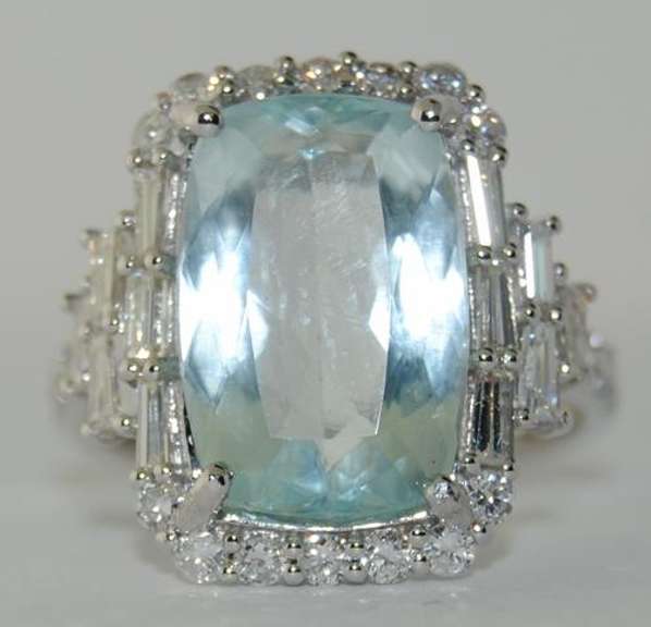 Dazzling Aquamarin and Diamond Cocktail Ring