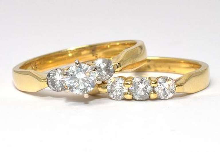 18KT & 0.97CTW Diamond Wedding Set