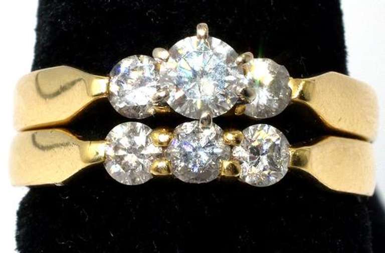 18KT & 0.97CTW Diamond Wedding Set