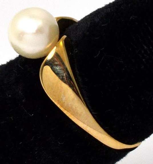 Vintage Pearl Ring in Yellow Gold