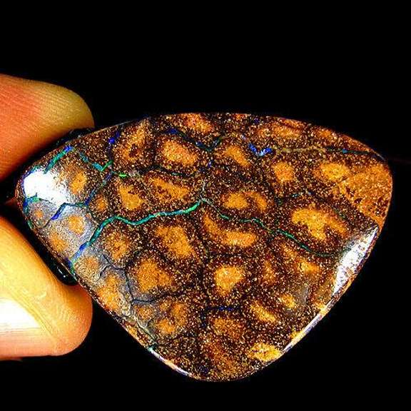 Snake skin patterned 86.90ct Boulder Opal pendant