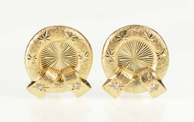 14K Yellow Gold Diamond Retro Pattern Textured Wreath Clip Earrings