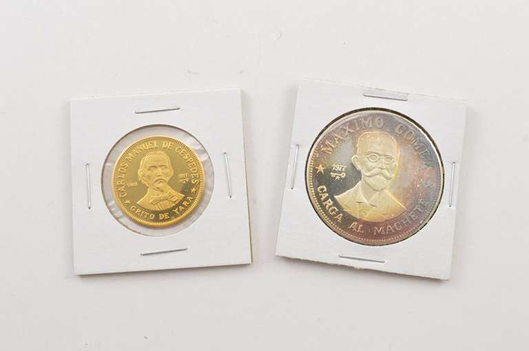 (2) 1977 Cuba 20 Pesos Silver Coin & 100 Pesos Gold Coin - Box