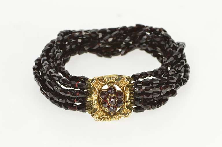 10K Yellow Gold Victorian Syn. Garnet Layered Glass Beaded Bracelet