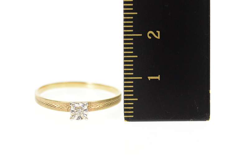 10K Yellow Gold Round Retro Diamond Solitaire Promise Ring