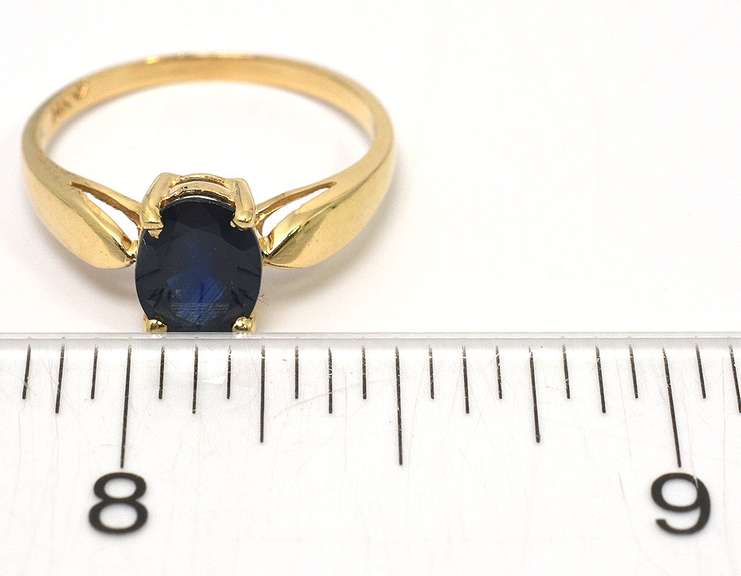 Beautiful Sapphire Solitaire Ring in 14KT Yellow Gold