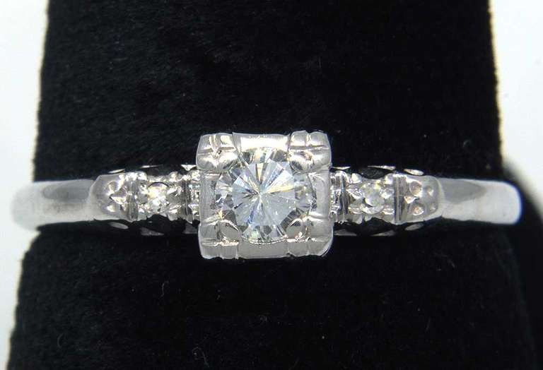 Vintage Diamond Ring in White Gold