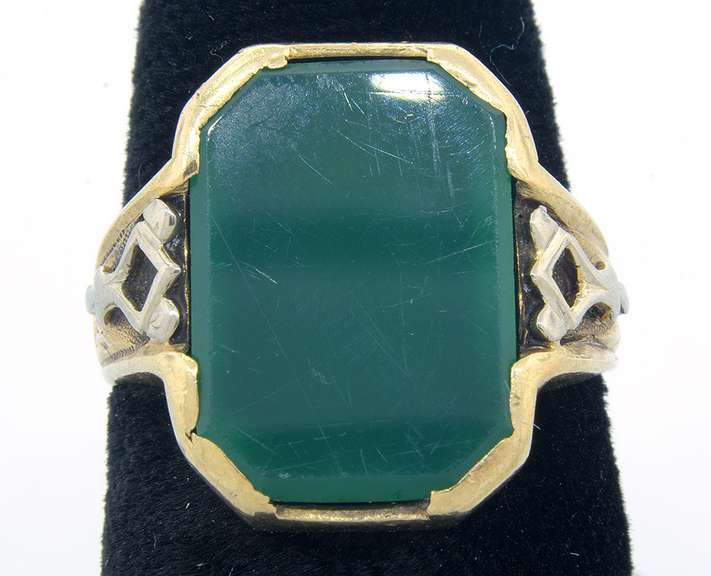 Vintage Emerald Duo-Tone Ring in Gold