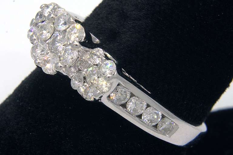 Gorgeous 1CTW Diamond Flower Motif Ring