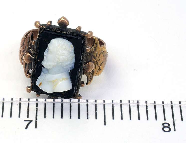 Classic Cameo Ring on Onyx