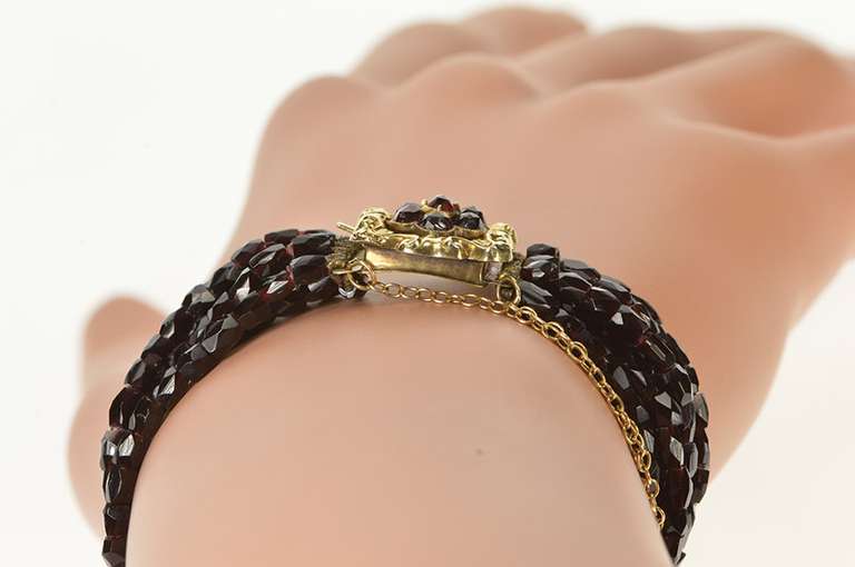10K Yellow Gold Victorian Syn. Garnet Layered Glass Beaded Bracelet