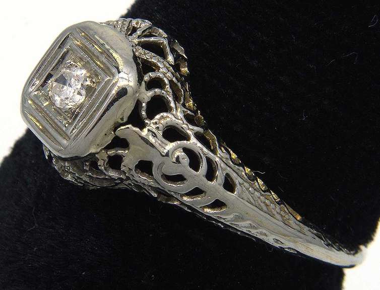 18KT Filigree Estate Diamond Ring