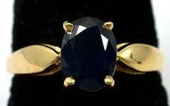 Beautiful Sapphire Solitaire Ring in 14KT Yellow Gold