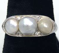 Vintage 3-Pearl Ring in 18KT White Gold