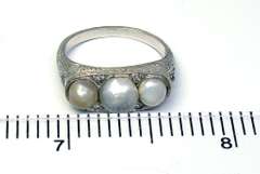 Vintage 3-Pearl Ring in 18KT White Gold