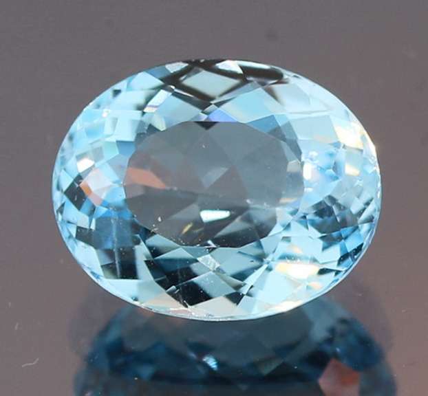 Brilliant 6.86ct oval cut Topaz center stone