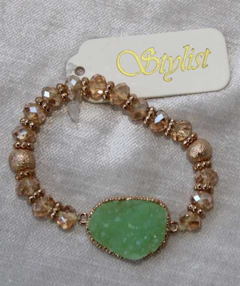 An Eye Catching Stretch Bracelet