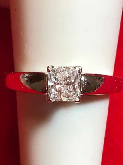 18K WHITE GOLD LADIES PRINCESS CUT DIAMOND SOLITAIRE RING