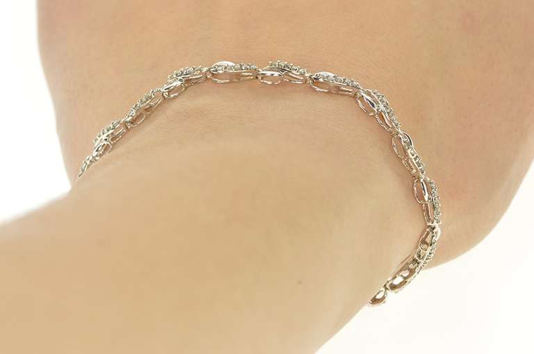 10K White Gold 1.00 Ctw Diamond Encrusted Wavy Link Tennis Bracelet
