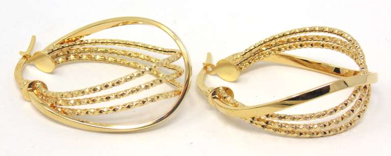 Trendy 14kt Yellow Gold Diamond Cut Interlocking Hoop Earrings