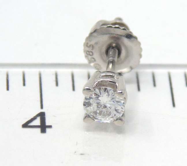 Elegant 14kt WG Round Cut Diamond Stud Earrings