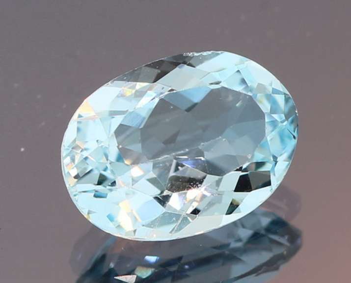 Brilliant 6.37ct oval cut Topaz center stone