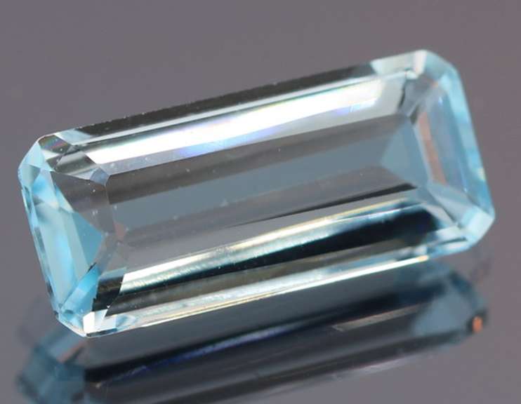 Amazing 9.77ct emerald cut sky blue Topaz