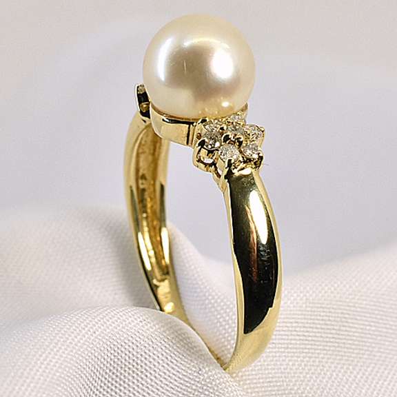 Tasteful Pearl and Diamond Ring
