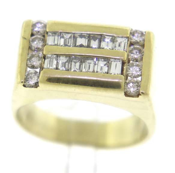 Delightful 18kt Baggutte & RBC Diamond Men's Ring