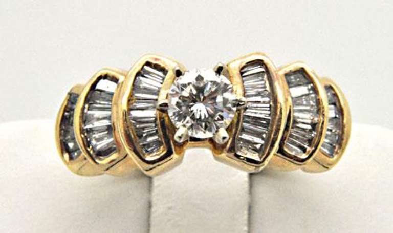 LADIES 14K DIAMOND ENGAGEMENT RING