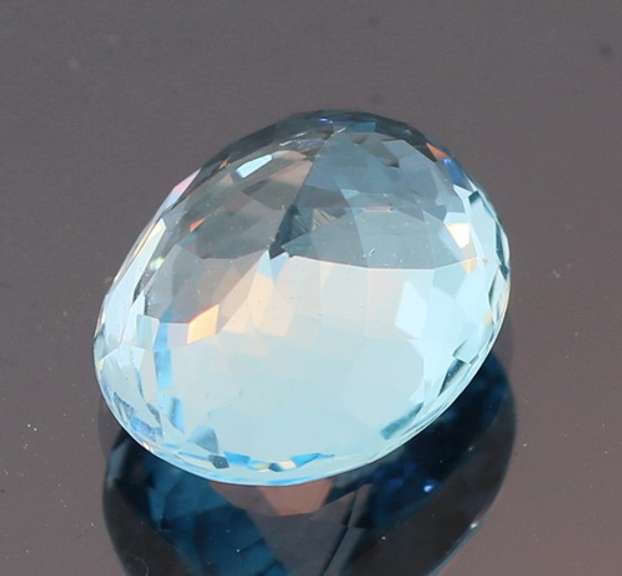 Brilliant 6.86ct oval cut Topaz center stone