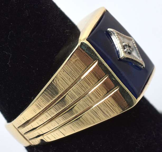 Bold Spinel & Diamond Ring in Yellow Gold