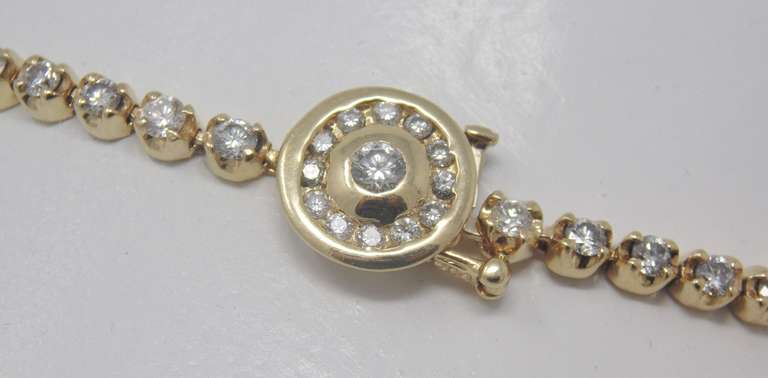 Dazzling Diamond Bracelet w Circle Clap
