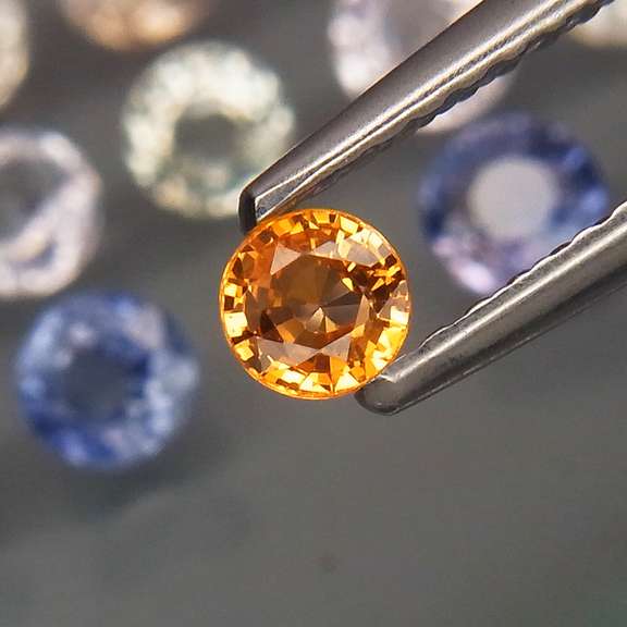 Simply stunning 4.99ct heated only Sapphire set