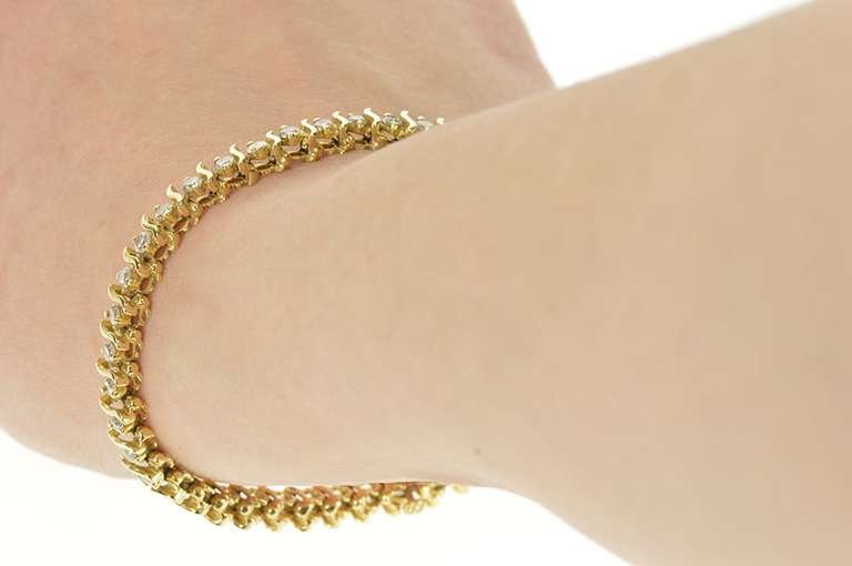 14K Yellow Gold 2.52 Ctw Diamond Wavy Link Classic Tennis Bracelet