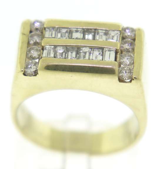Delightful 18kt Baggutte & RBC Diamond Men's Ring