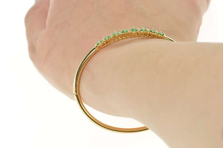 14K Yellow Gold 0.74 Ctw Emerald Diamond Inset Oval Bangle Bracelet