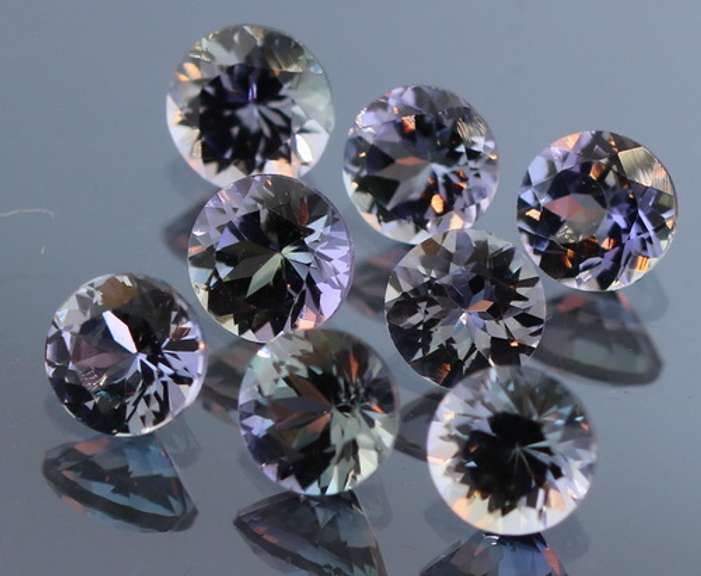 Gorgeous 4.20ct multi-color Tanzanite set