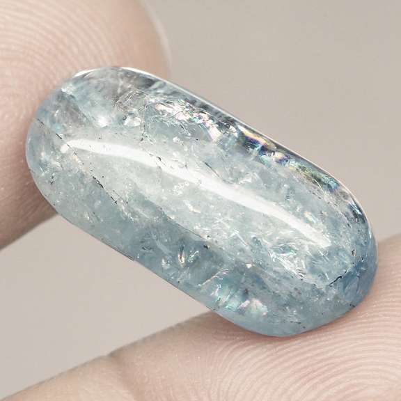 Uniquely picturesque 15.20ct Aquamarine cabochon