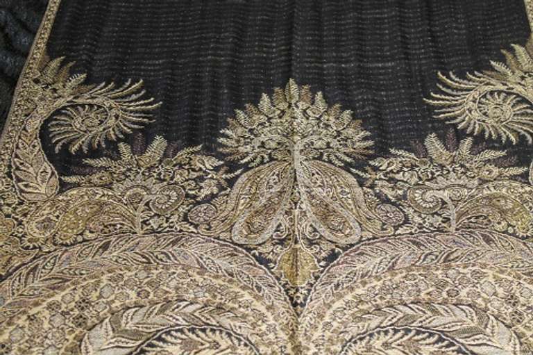 A Very Unique Design Lady's Scarf