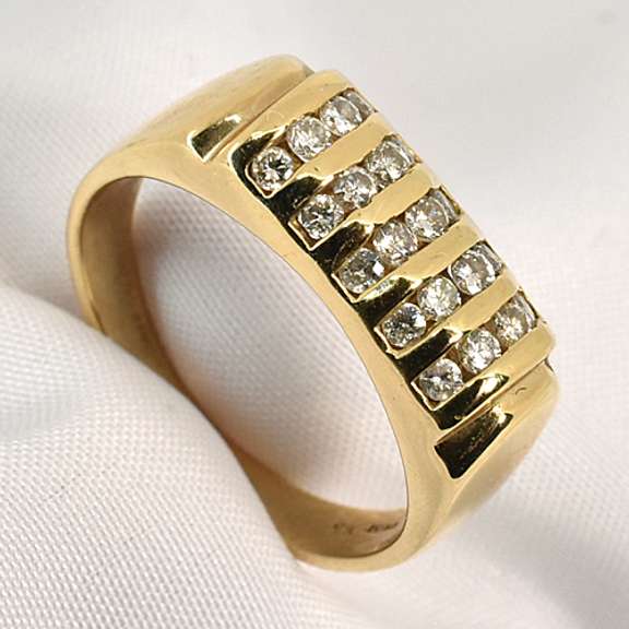 Fashionable Diamond Ring