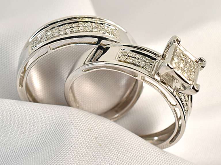 Sweet White Gold & Diamond Ring Set