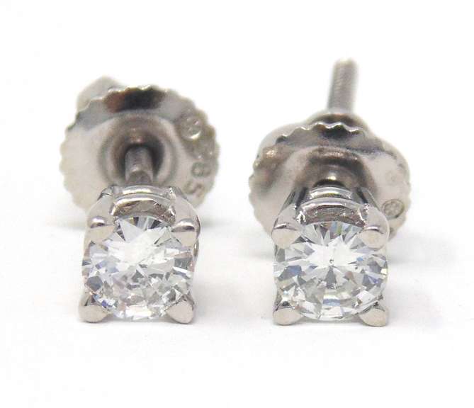 Elegant 14kt WG Round Cut Diamond Stud Earrings